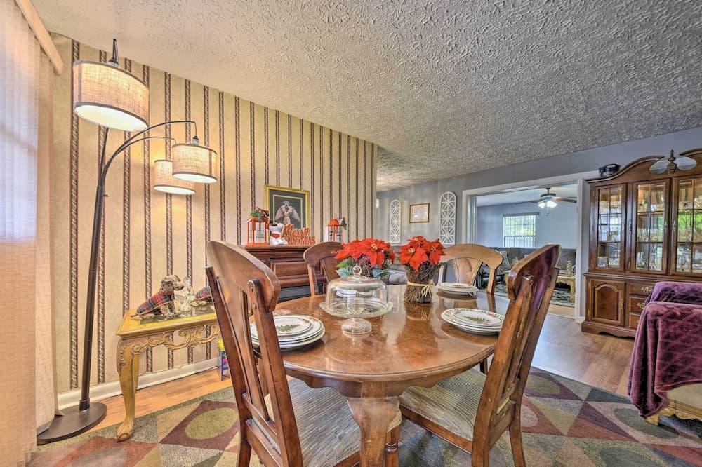 Cozy Jacksonville Home w/ Yard ~ 8 Mi to Dtwn