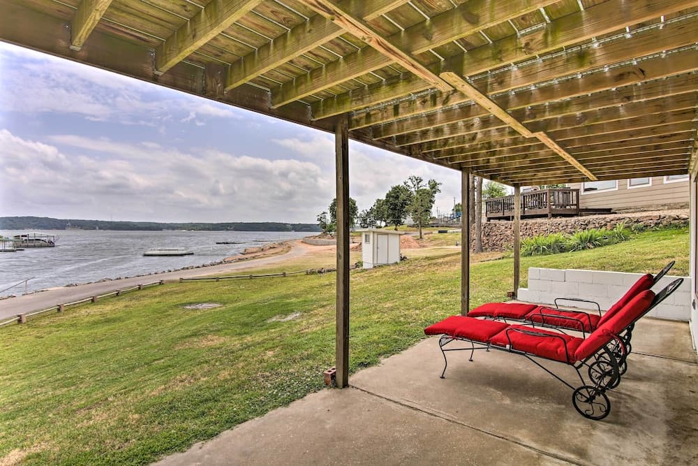 Lakefront Afton Cottage w/ Deck: Walk to Boat Ramp