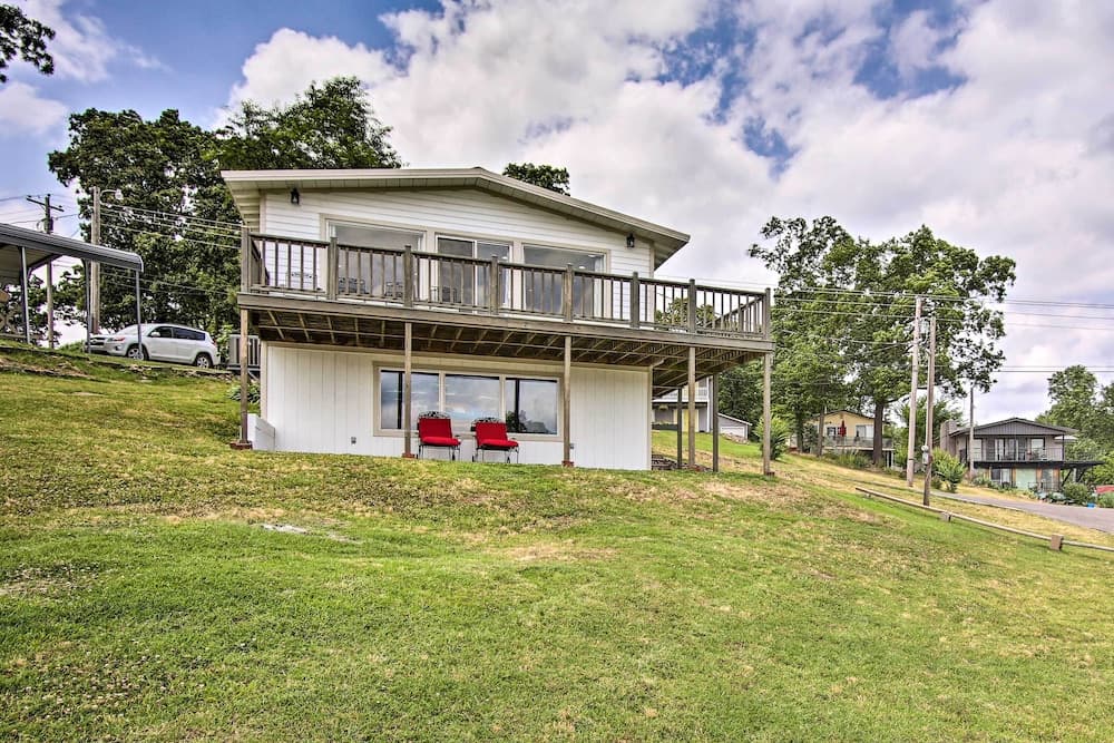 Lakefront Afton Cottage w/ Deck: Walk to Boat Ramp