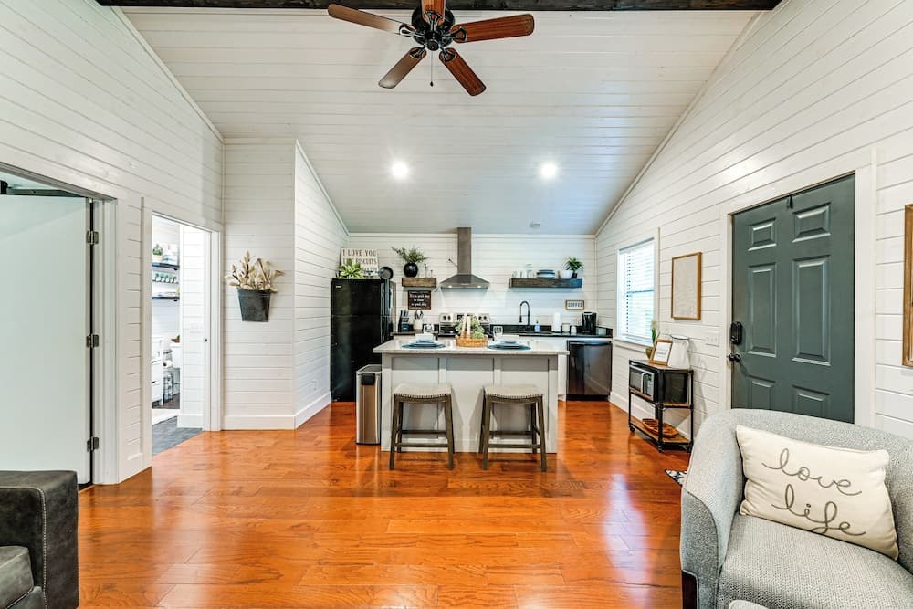 Serene Broken Bow Cabin w/ Fire Pit & Gas Grill!