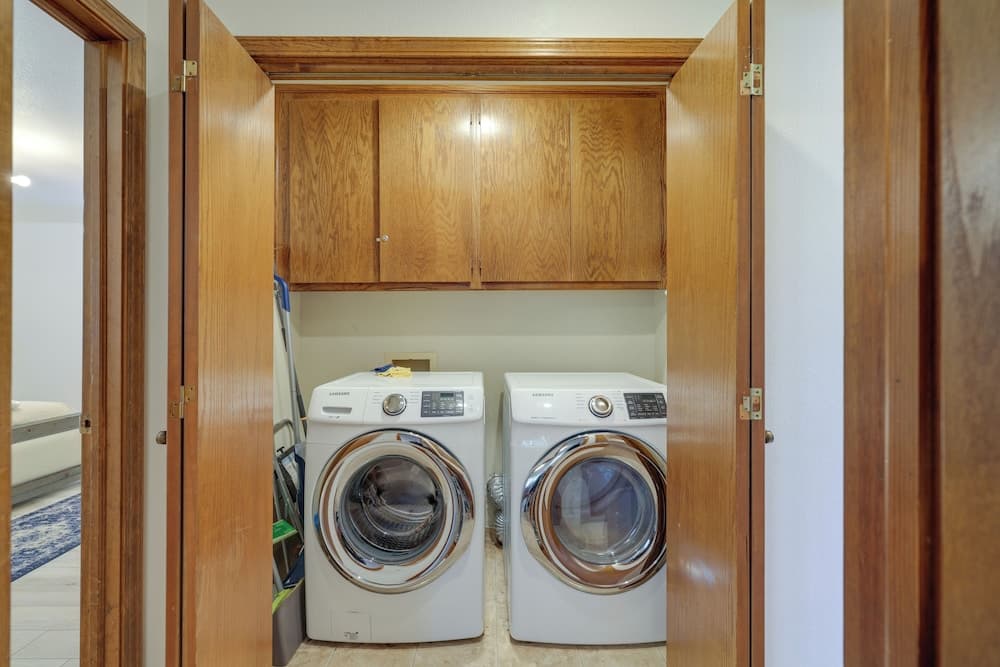 Hikers Escape Home Near Beach, Golf & Yosemite