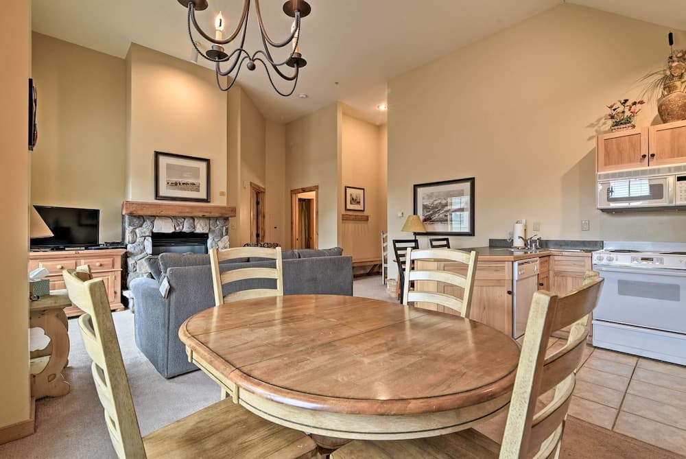 Keystone Ski Condo w/ Mtn View - Walk to Gondola!