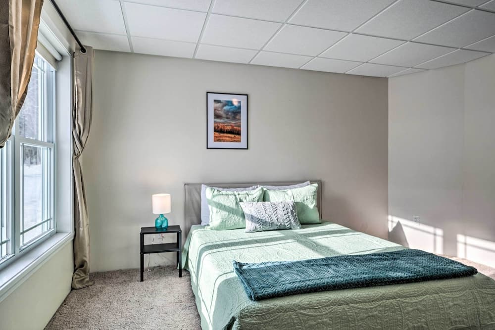 Mtn-view Home ~ 1 Mi to Main St & Hiking!