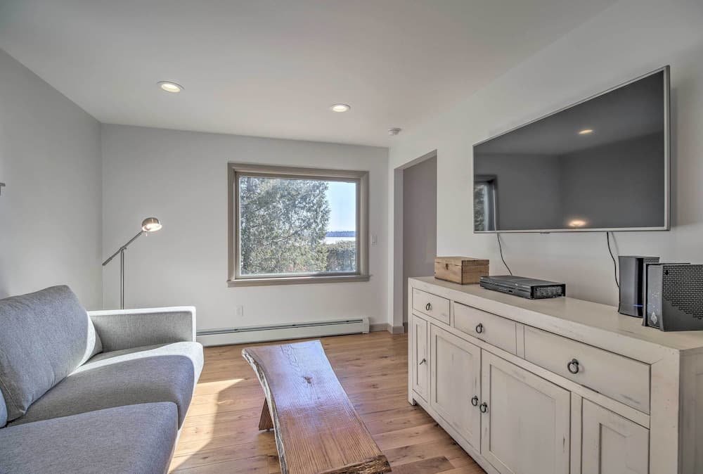 Plattsburgh Home w/ Deck on Lake Champlain