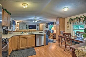 Private 1-acre Grove Home W/hot Tub by Grand Lake!