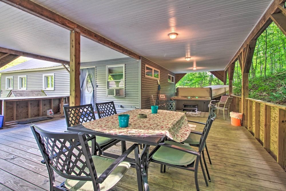 Ludlow Home w/ Hot Tub, Near Okemo Resort!