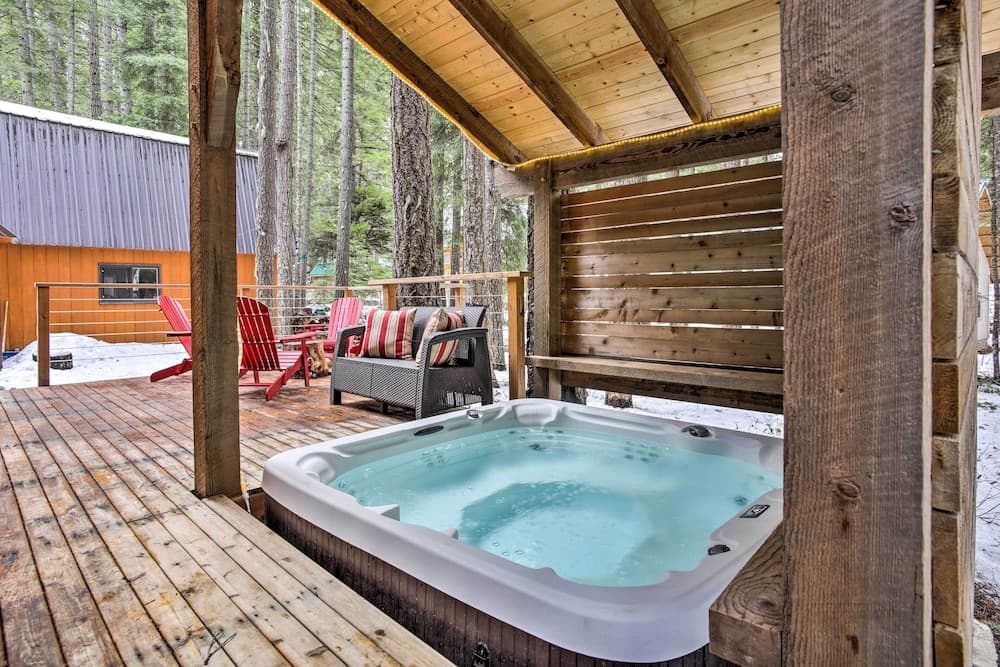Mountain Chalet w/ Hot Tub by Cle Elum Lake!