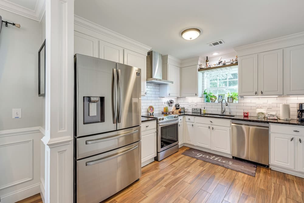 Bluffton Getaway w/ Fenced Yard: 7 Mi to Beach!