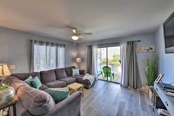 Relaxing Harbor Island Condo: Walk to the Beach!