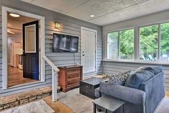 The Beverly: Quiet Black Mountain Retreat w/ BBQ