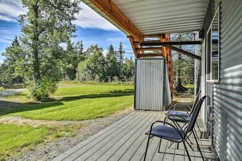 Family Retreat ~ 8 Mi to Downtown + Bishops Beach!