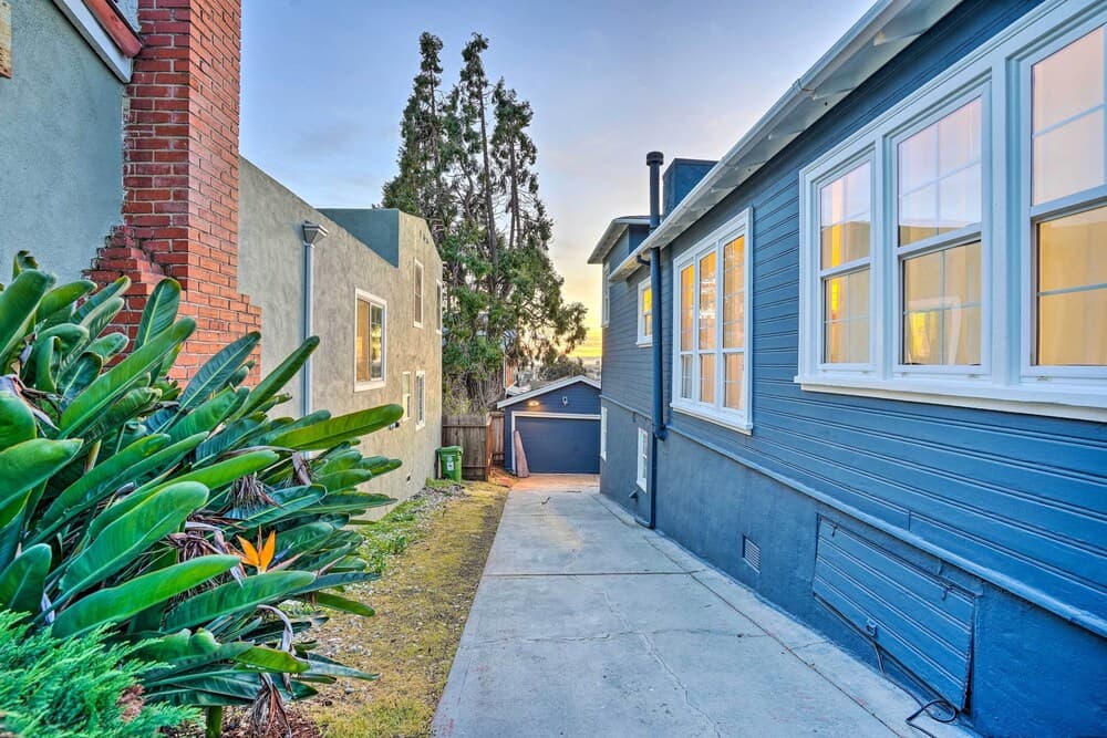 Modern Oakland Hills Apt Near Coliseum!