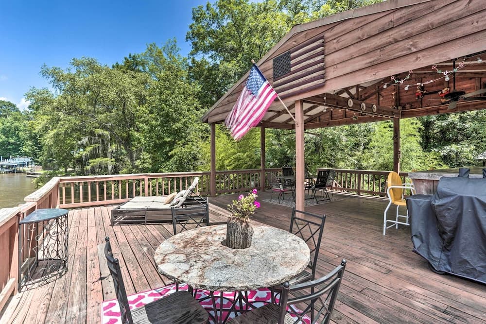 Waterfront Karnack Home w/ Boathouse & Deck!