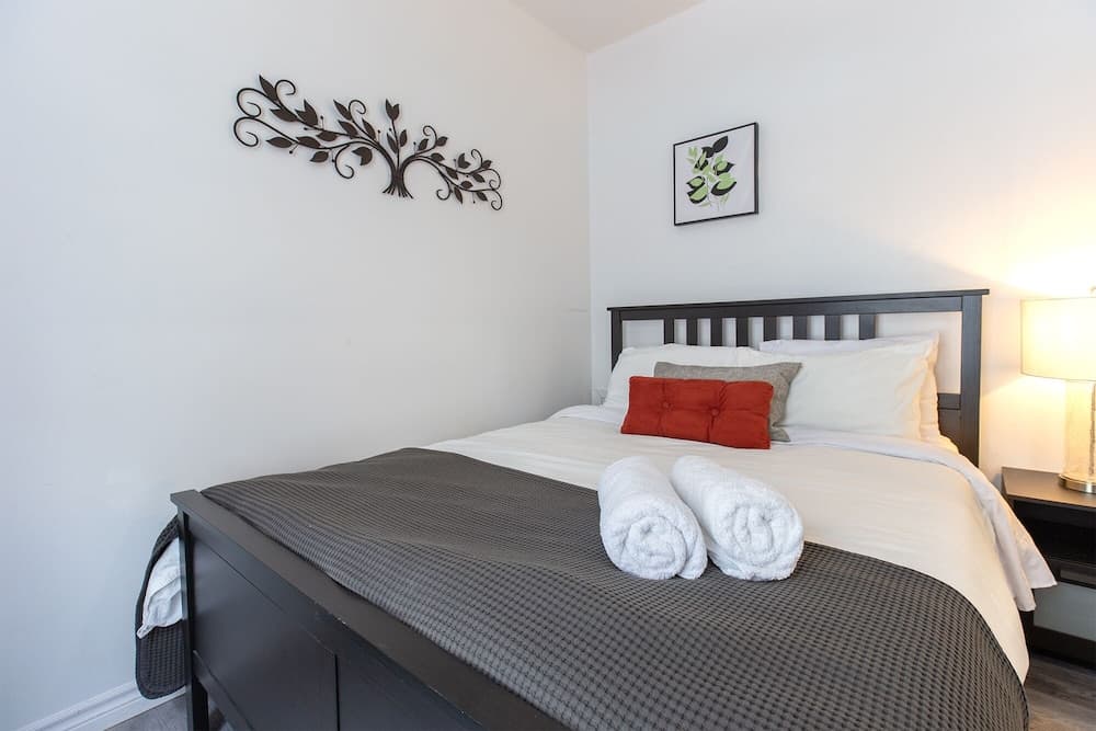 Lovely Condo near Dtown Montreal- 4404