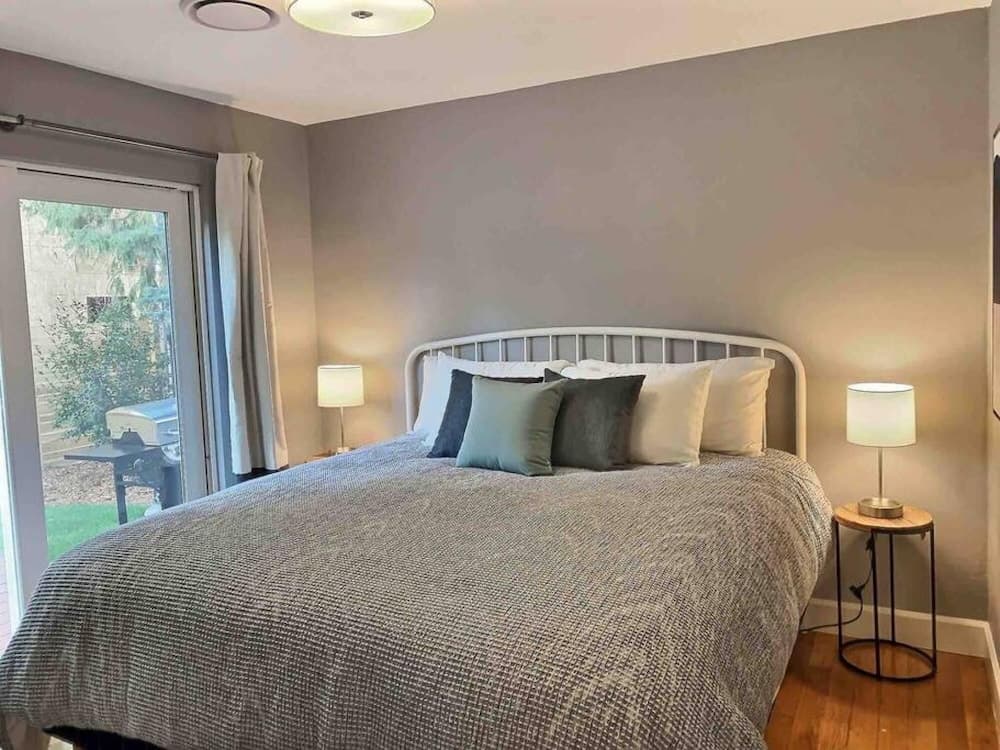 Modern Littleton Cottage 2 Blocks to Main Pets Fenced Backyard Firepit