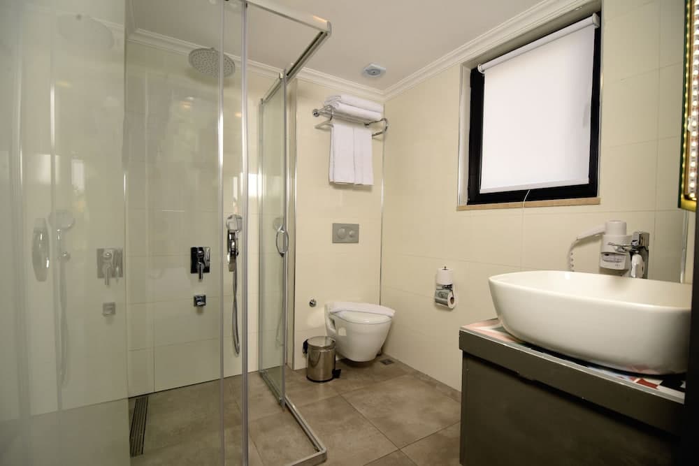 Lovely Flat with Sweet Balcony-ZAMBAK