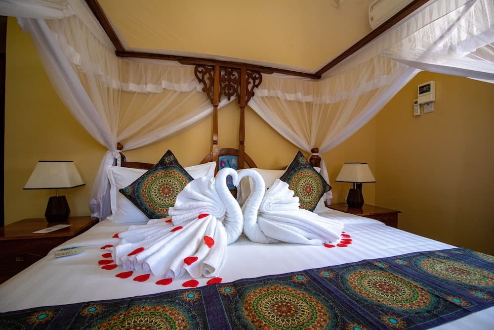 Sunny Palms Beach Bungalows