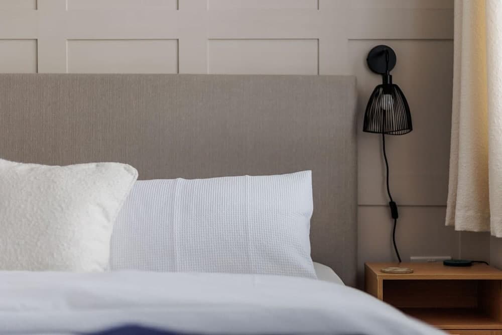 Modern 2bed Flat, Parking, Close to Beach & Shops