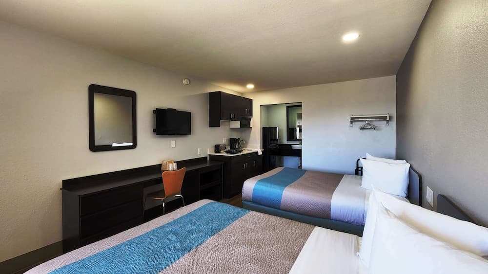 Studio 6 Webster, TX Houston - NASA Lake