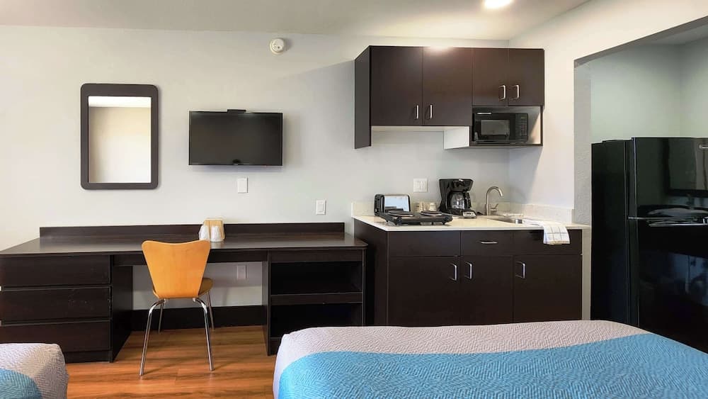 Studio 6 Webster, TX Houston - NASA Lake