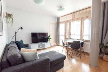 2ndhomes Stylish 1BR Apt w Sauna&Balcony