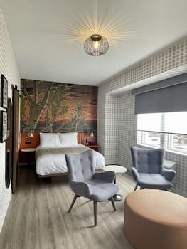 Superior Shores Hotel