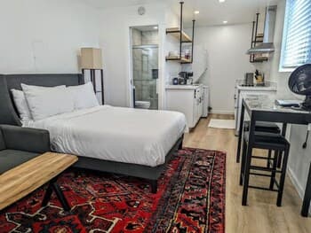 Studio with Large Deck and Full Kitchen