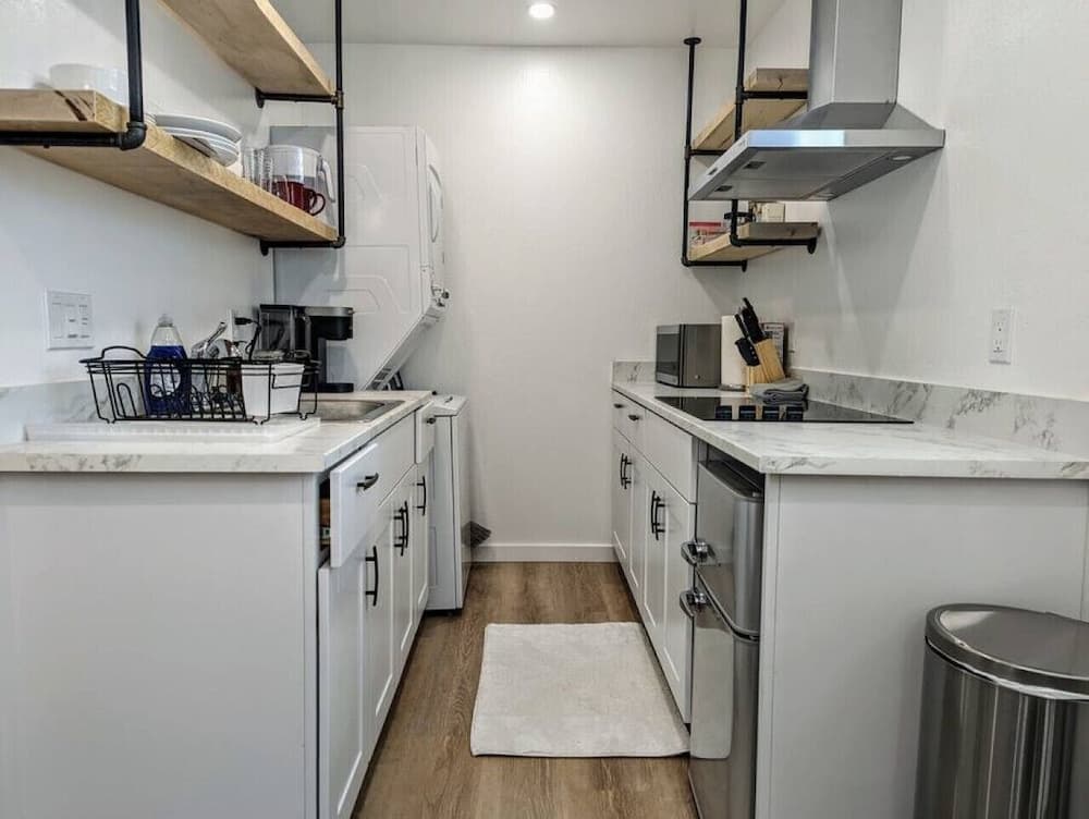 Studio with Large Deck and Full Kitchen