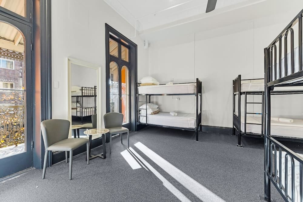 London Plane Backpackers - Hostel