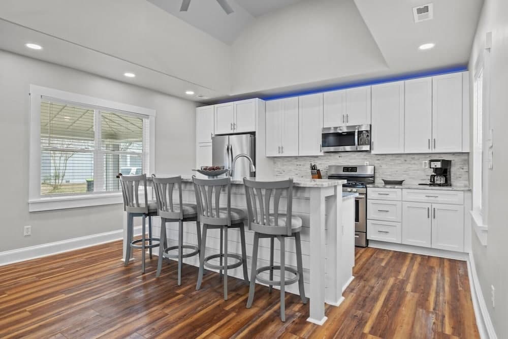 Conch's Point Cottage 2 Bedroom Home by RedAwning