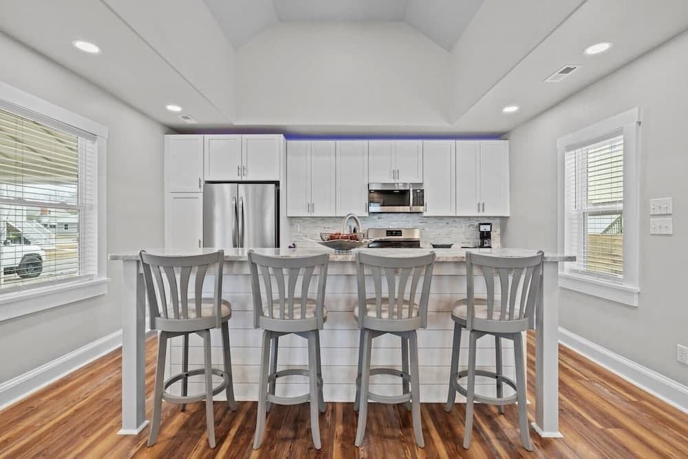 Conch's Point Cottage 2 Bedroom Home by RedAwning