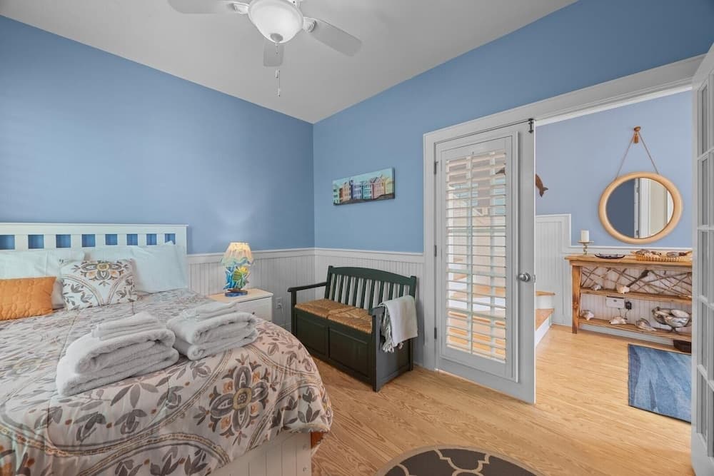 Dolphin Dreams 5 Bedroom Home by RedAwning