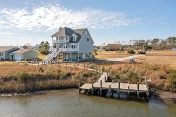 Downeast Retreat 4 Bedroom Home by Redawning