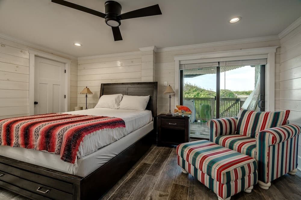 Oceans 6 4 Bedroom Condo by RedAwning