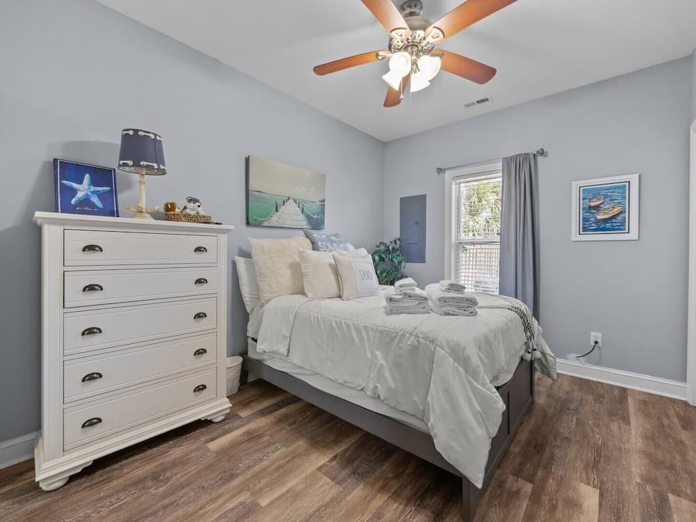 Barefoot East 3 Bedroom Duplex by RedAwning