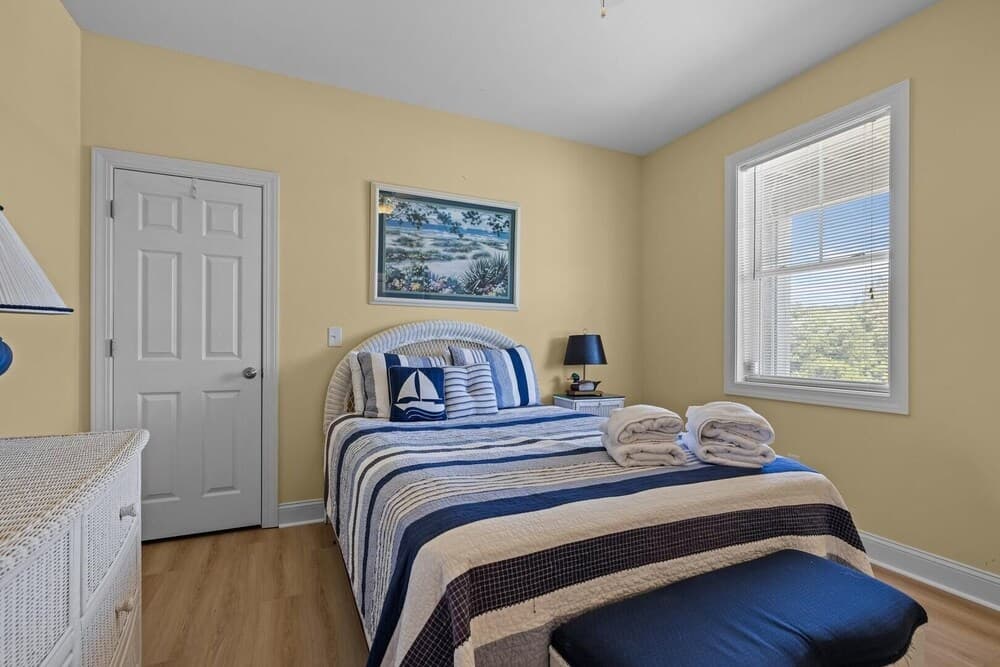 Dolphin Lookout 4 Bedroom Home by RedAwning