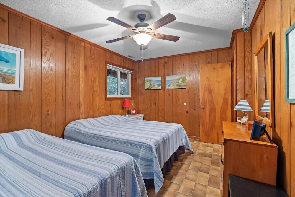 Dogwood Treehouse 4 Bedroom Home by RedAwning