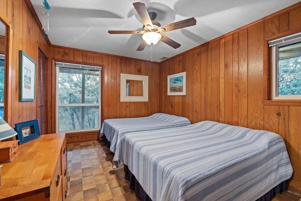 Dogwood Treehouse 4 Bedroom Home by RedAwning