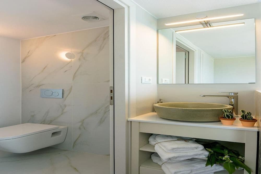 Beachfront 2 Bedroom Villa With Jacuzzi