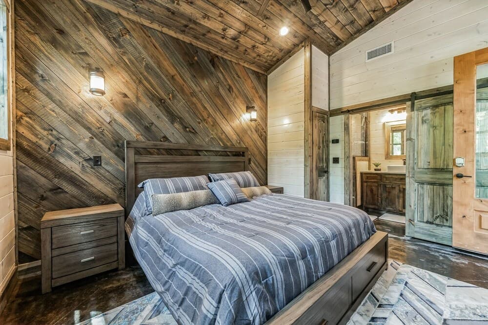 Couple's Therapy 3 Bedroom Cabin