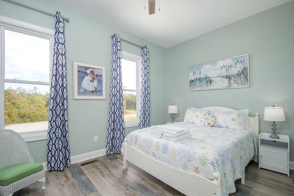 Straits Serenity 3 Bedroom Home by RedAwning