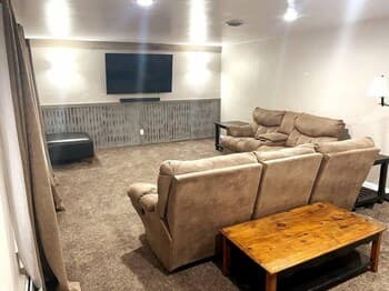 Newly Updated! 10 Minute Walk To Lambeau 4 Bedroom Home by Redawning