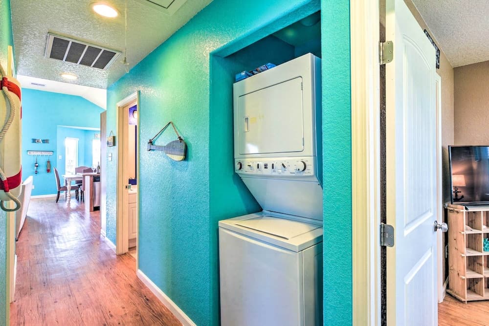 Colorful Freeport Beach Home: 1/2 Mi to Shore