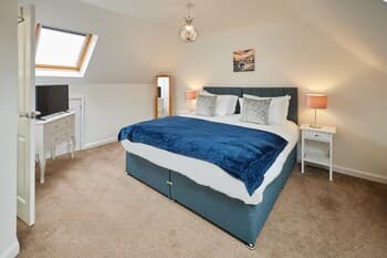 Host Stay Greens Yard House