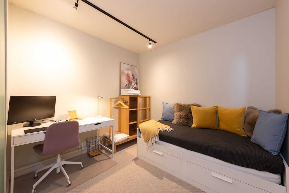 2-bed in South Melbourne w/ Beautiful City Views