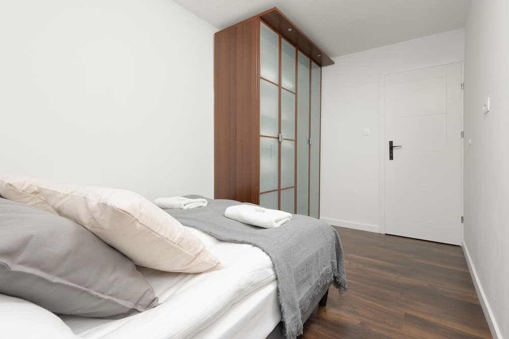 Saska Kepa Apartment by Renters