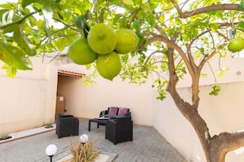 Welcomely - Xenia Boutique House With Garden