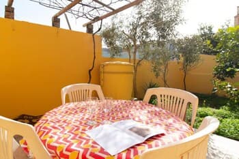 Welcomely - Yellow House