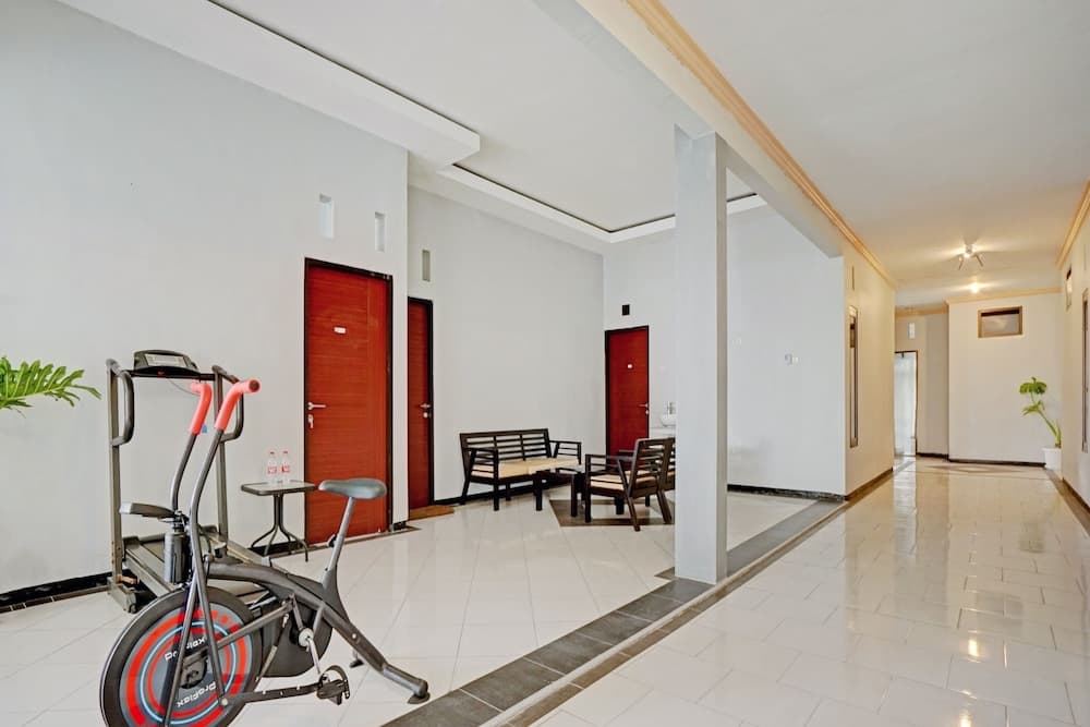 OYO 90396 The Halona Villa Batu