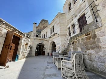 Doctor's Cave Suites